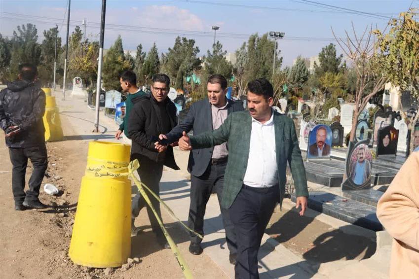 پایش فنی پروژه جدول‌گذاری و توسعه آرامستان محله نصیرآباد توسط شهردار و اعضای شورای اسلامی شهر باغستان