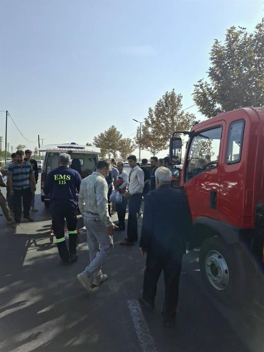 نجات راننده محبوس از میان آهن‌پاره‌ها؛ عملیات تخصصی آتش‌نشانان باغستان در محور شهید همدانی