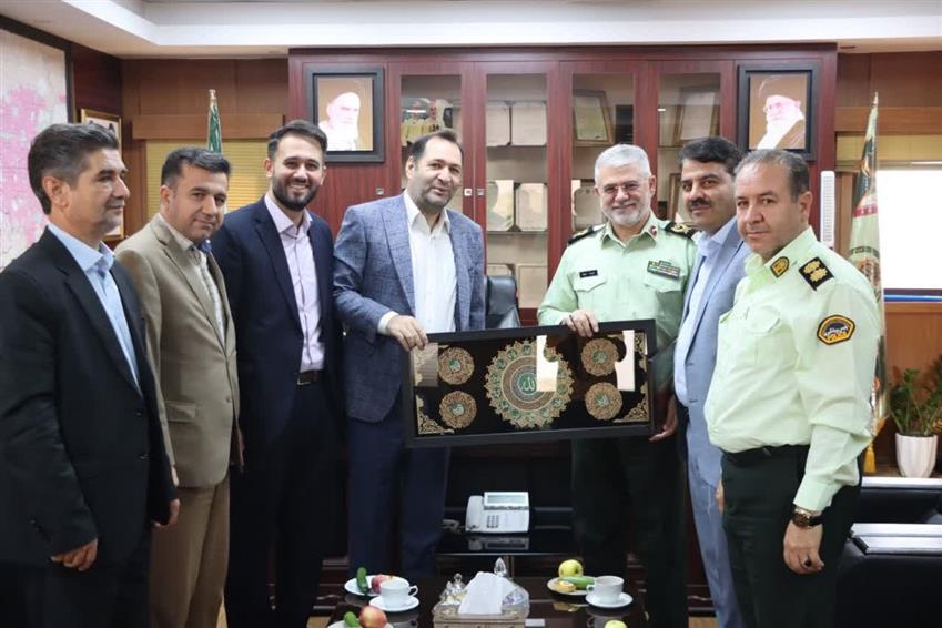 گرامیداشت هفته نیروی انتظامی با حضور مدیریت شهری و شورای اسلامی باغستان در دیدار با فرمانده انتظامی ویژه غرب استان تهران