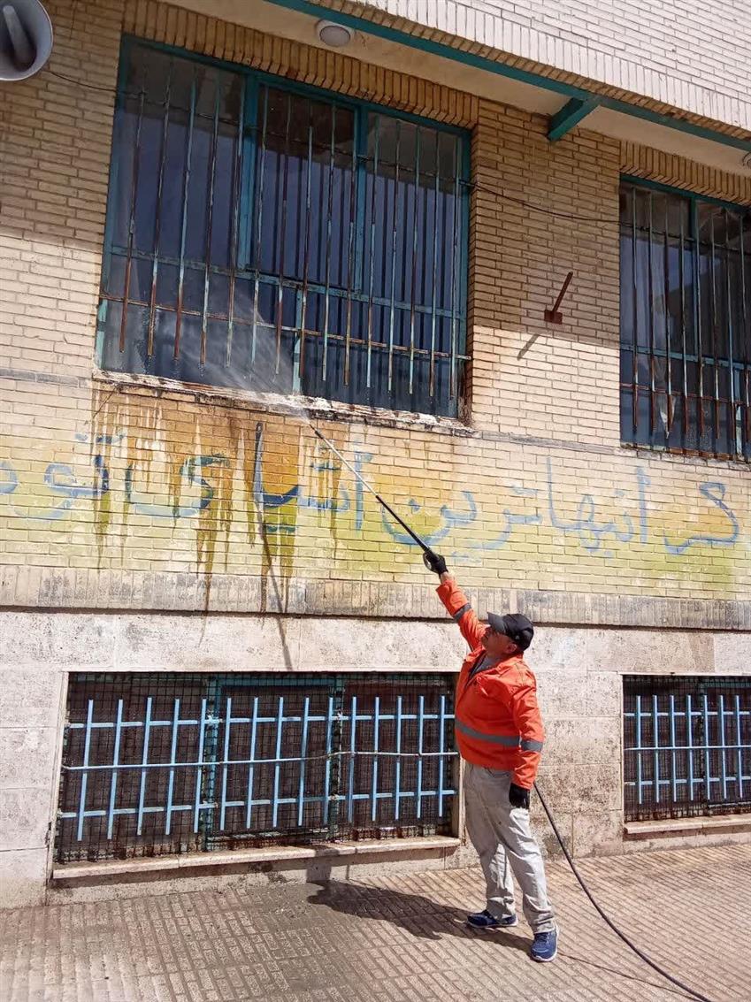 آماده‌سازی مدارس شهر باغستان برای سال تحصیلی جدید با همت پاكبانان زحمتكش شهرداری باغستان