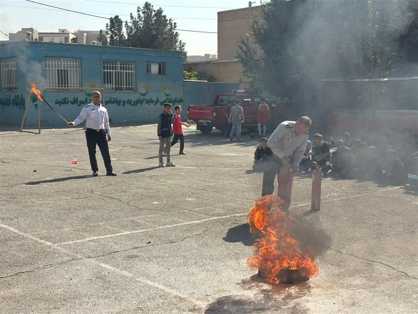 برگزاری دوره آموزش اطفای حریق در مدارس شهر باغستان
