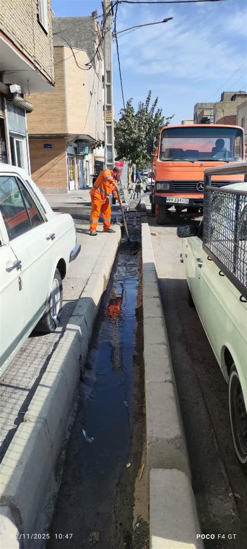 شروع عملیات پاكسازی و لایروبی شبكه دفع آب‌های سطحی در سطح شهر باغستان