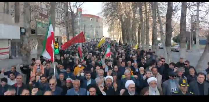 🎥 راهپیمایی محکومیت اغتشاشات در باغستان  🔹مردم شهر باغستان با حضوری پرشور و گسترده در راهپیمایی ۲۲ دیماه اقدامات تخریب‌گران و اغتشاشگران، تروریست‌های مسلح و عناصر وابسته به آمریکا و صهیونیسم را محکوم کردند.